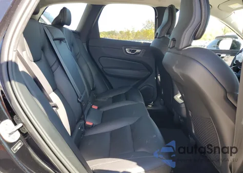 2024 Volvo Xc60 Core z USA, uszkodzony, nr VIN YV4L12RK5R1725589